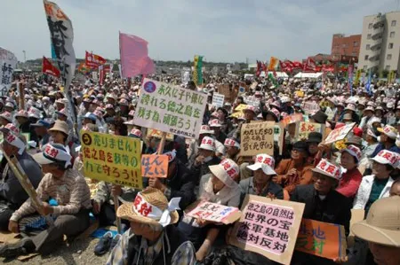 Biểu tình phản đối căn cứ quân sự Mỹ