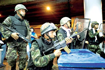 Bạo lực tại Thái Lan leo thang: 40 nước và vùng lãnh thổ cảnh báo tránh xa Bangkok