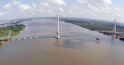 Cầu Cần Thơ (ảnh chụp ngày 23-4-2010). Ảnh: GIẢN THANH SƠN