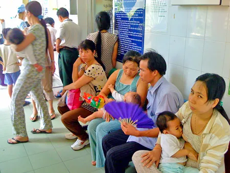 Thời tiết chuyển mùa: Nhiều dịch bệnh... tấn công