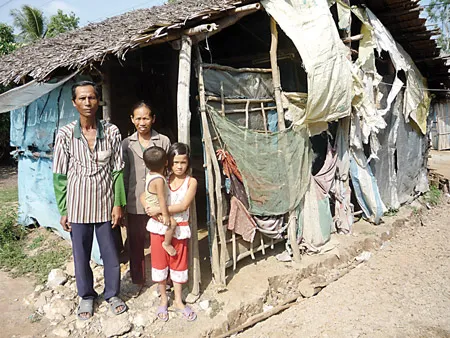 Một gia đình trong cảnh khốn cùng