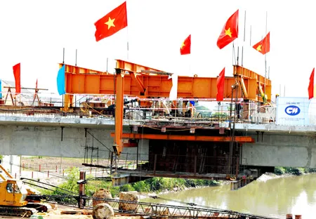 Hợp long cầu Giồng Ông Tố