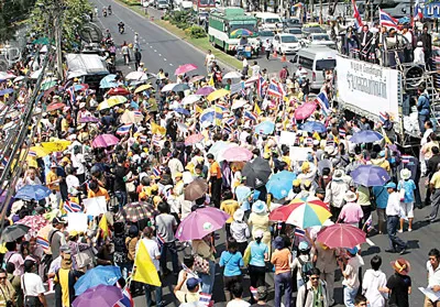 Phe áo vàng Thái Lan đưa thỉnh nguyện thư cho chính phủ