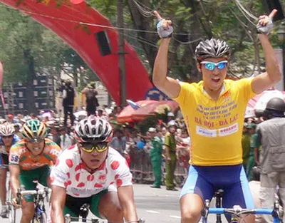 Tay đua Mông Cổ Tuguldur Tuulkhangai đã xuất sắc đoạt Áo vàng chung cuộc. Ảnh: TTO.