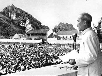 President Ho Chi Minh speaks at a meeting with ethnic minority groups in northern Lang Son Province on February 23, 1960 (File photo)