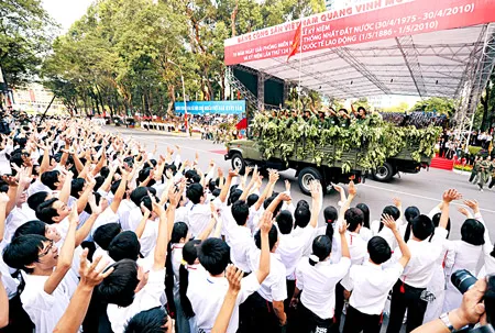 Diễu hành mừng chiến thắng.