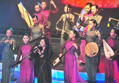 Ca sĩ Hương Lan trong "Đêm huyền thoại". Ảnh: VIỆT DŨNG