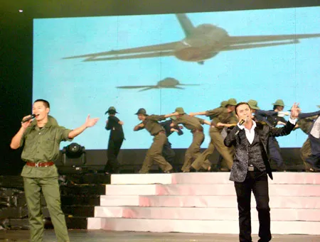 Gala “Đêm huyền thoại”, đêm thứ 3: Tràn ngập khán giả