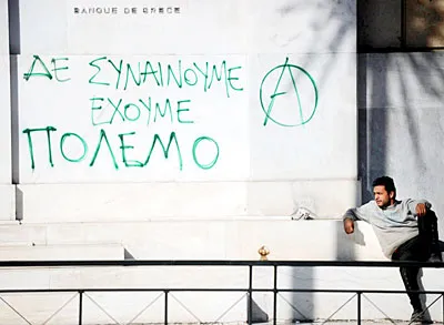 Dòng chữ viết trên tường Ngân hàng Trung ương Hy Lạp: “Chúng tôi không thỏa thuận. Chúng tôi có chiến tranh”