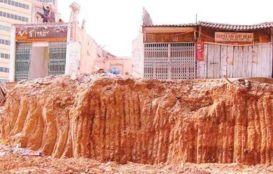 Tường thành Đại La bị xâm hại: Cảnh báo nhiều lần vẫn làm ngơ