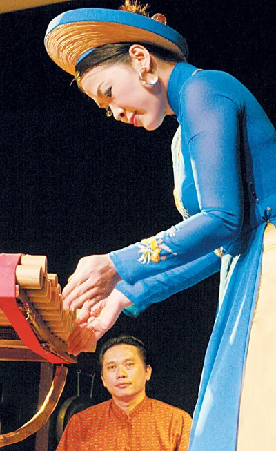 NSƯT Tuyết Mai mang âm hưởng Tây Nguyên đến khán giả qua cây đàn K’long put.