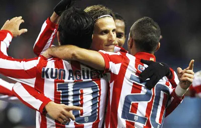 Atletico nhỉnh hơn về lực lượng với Aguero, Forlan và Simao.
