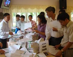 Tuyển sinh ĐH-CĐ 2010 :Hồ sơ giảm, thí sinh “thật” tăng