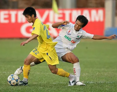 Trước loạt trận vòng 12 V-League 2010 (ngày 16-5): Còn nước, còn tát