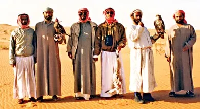 Một cuộc đi săn bằng chim ưng của các Sheikh ở Dubai (UAE).