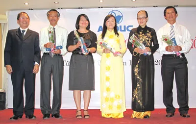 Trên 30 cán bộ nhận Giấy chứng nhận tốt nghiệp CEO 1