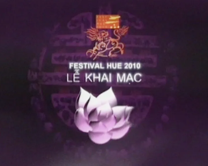 Festival Huế 2010 - Hàng vạn du khách đội mưa khai hội ảnh 3