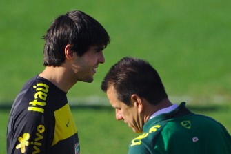 Kaka (L) stands next to coach Dunga during a training session at the Randburg High School on June 6, 2010 in Johannesburg. AFP photo