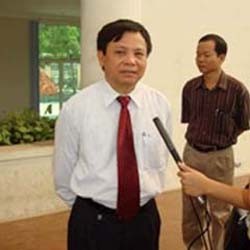 Deputy Health Minister Trinh Quan Huan
