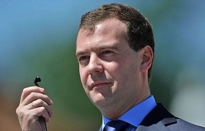 President Dmitry Medvedev, pictured on June 5, plans a visit to the United States to sign trade deals and possibly tour Silicon Valley in his drive to diversify Russia's hydrocarbon-dependent economy, a top aide said Tuesday.