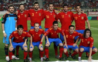 The Spain team pose before a WC2010 friendly football match against Poland at the Nueva Condomina stadium in Murcia, on June 8, 2010. AFP photo