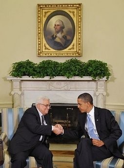 US President Barack Obama (R) shakes hands with Palestinian President Mahmud Abbas in the Oval Office of the White House in Washington, DC. AFP photo