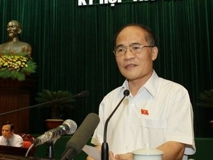 Permanent Deputy Prime Minister Nguyen Sinh Hung speaks at the NA's question-answer session in Hanoi on June 12