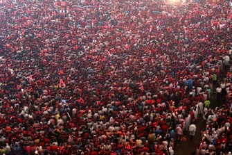 South Korean football fans cheer as they watch their national team's first match in the South Africa 2010 World Cup against Greece outside City Hall in Seoul on June 12, 2010.