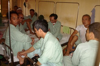 Cancer patients are treated at a hospital in Hanoi (File photo: VTC)