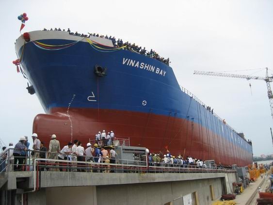 This file photo shows the launch of the Vinashin Bay ship built by the Vietnam Shipbuilding Industry Group (Photo: Vinashin)