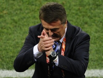 Coach Radomir Antic applauds at the end of the match Australia vs Serbia on June 23, 2010. AFP