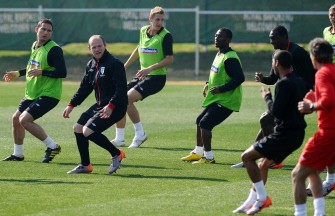England's striker Wayne Rooney (2nd L) joins teammates as they take part in a training session at the Royal Bafokeng Sports Campus near Rustenburg on 26 June. AFP