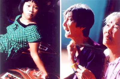 Ảnh trái: Em Đặng Mộng Ngọc, 18 tuổi, tại xã Tam Thôn Hiệp (huyện Cần Giờ), không đi đứng được, chào khách bằng tư thế này...Ảnh phải: Không phải là đôi bạn già, mà là mẹ con. Chị Nguyễn Thị Hương, 47 tuổi (bên trái), luôn đau đớn bên cạnh mẹ già 75 tuổi tại xã Tam Thôn Hiệp (huyện Cần Giờ).