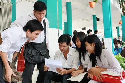 Kết thúc kỳ thi tốt nghiệp THPT: Có hạ chuẩn và nới lỏng coi thi?