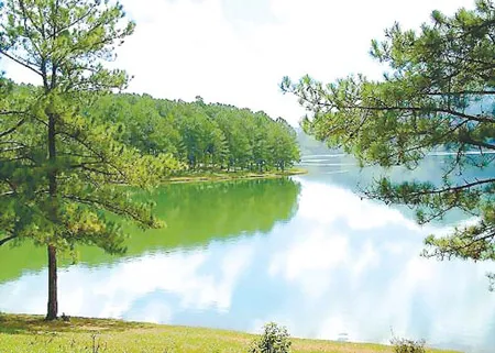 Hồ Dankia. Ảnh: C.T.V.