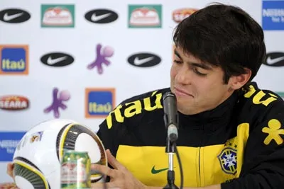 Kaka không muốn chê bai quả bóng Jabulani.