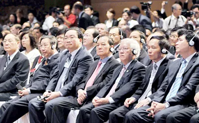 Các đại biểu dự phiên khai mạc Diễn đàn Kinh tế thế giới về Đông Á. Ảnh: VIỆT DŨNG
