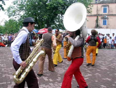 Festival Huế 2010: Sôi động nghệ thuật đường phố