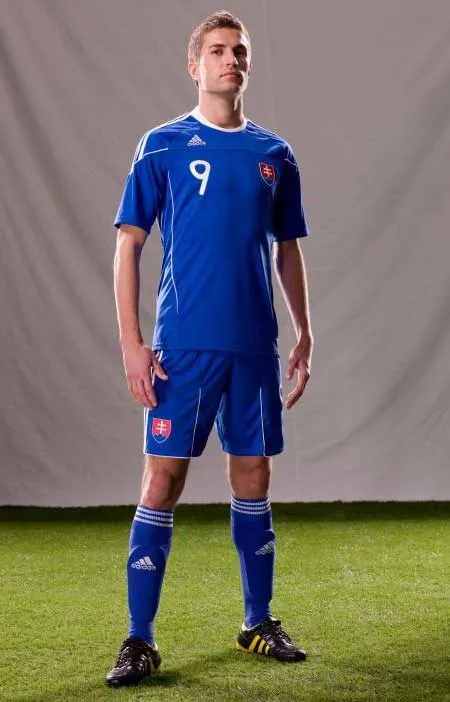 Đồng phục của 32 đội bóng tham dự World Cup 2010 ảnh 17