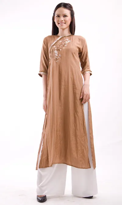 Mẫu áo dài của nhà thiết kế Ngân Khai