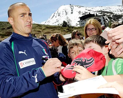 Fabio Cannavaro - một trong các ngôi sao già nua của tuyển Italia.