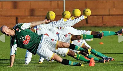 Tuyển Nam Phi đang tập luyện ở Johanesburg.