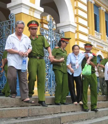 Vụ chuyển nhượng đất trái phép tại Quận Gò Vấp: Các bị cáo đồng loạt phản cung