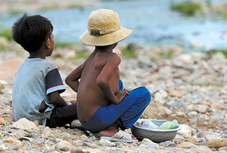 Đi tắm, nhưng dòng suối cạn kiệt...