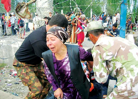 Xung đột sắc tộc tại miền Nam Kyrgyzstan: 100.000 người tháo chạy sang Uzbekistan