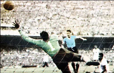 Pha ghi bàn của Uruguay trong trận chung kết World Cup 1950.