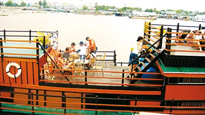 Du lịch bằng “houseboat”, khám phá Mê Kông