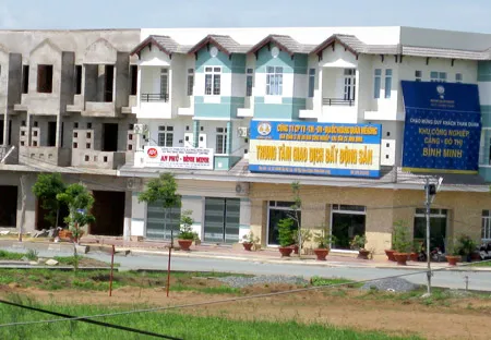 Biến đất lúa năng suất cao thành KCN