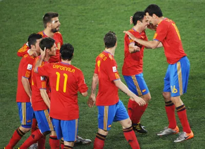 Niềm vui của các cầu thủ Tây Ban Nha sau khi có được bàn thắng vào lưới Honduras.