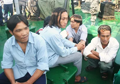 Đã đưa 14 ngư dân thoát chết trên biển Hoàng Sa về đất liền ảnh 3